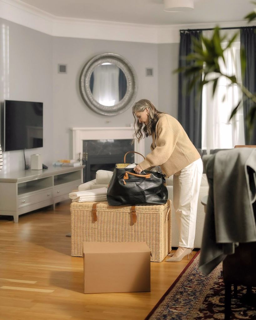 Woman organizing her things.